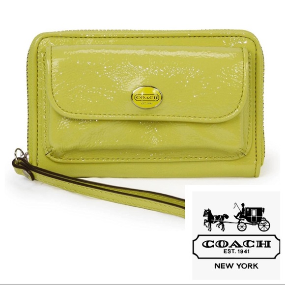 ✨NWT✨ Coach PEYTON PATENT ZIP WALLET